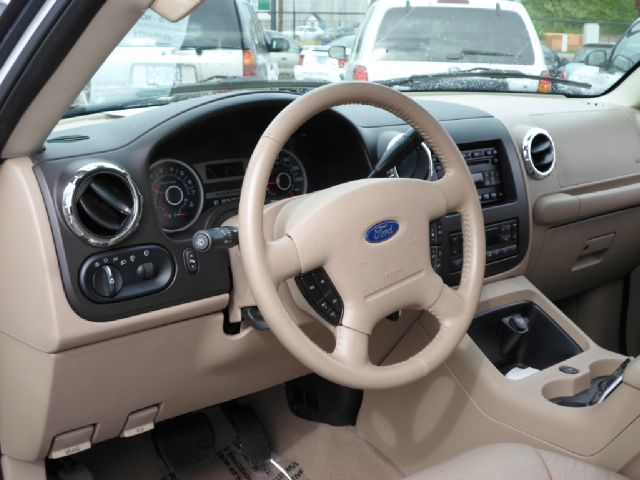 2005 Ford Expedition E320 - Extra Sharp