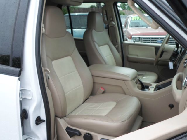 2005 Ford Expedition E320 - Extra Sharp