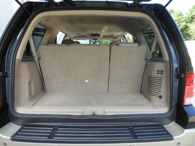 2005 Ford Expedition E320 - Extra Sharp