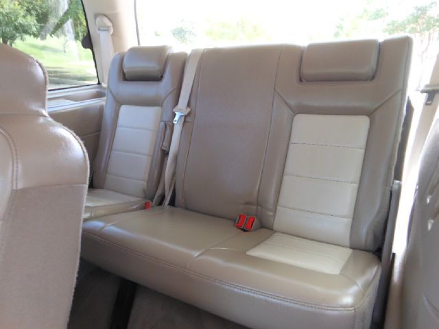 2005 Ford Expedition E320 - Extra Sharp
