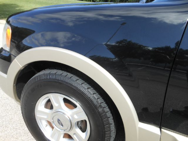 2005 Ford Expedition E320 - Extra Sharp