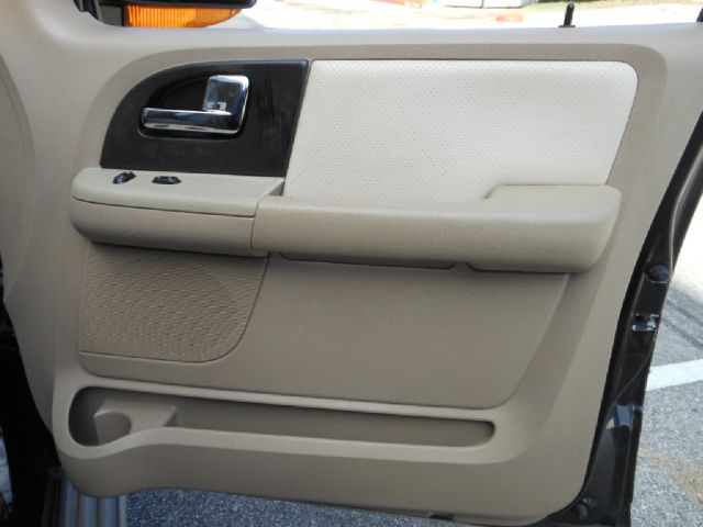 2005 Ford Expedition E320 - Extra Sharp
