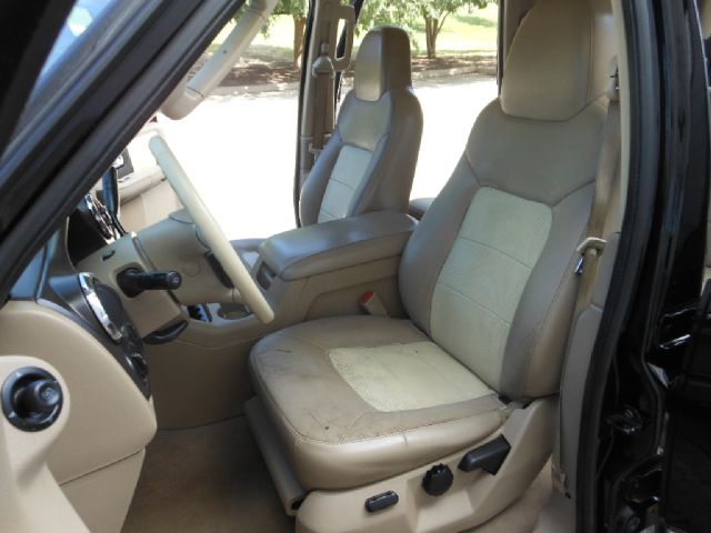 2005 Ford Expedition E320 - Extra Sharp