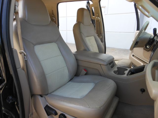 2005 Ford Expedition E320 - Extra Sharp