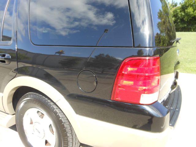 2005 Ford Expedition E320 - Extra Sharp