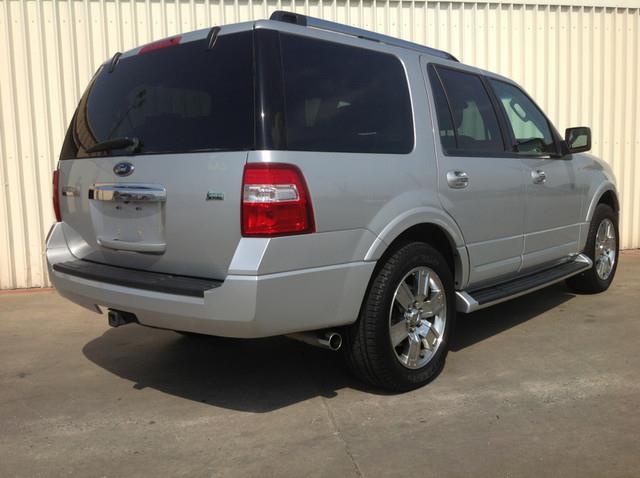 2010 Ford Expedition Touring Signature Sedan 4D