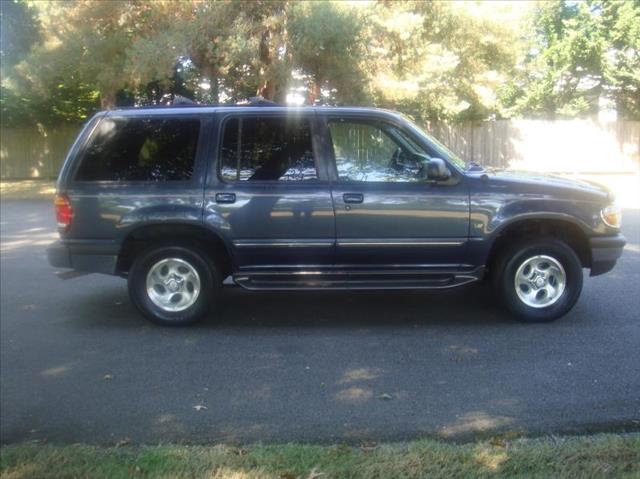 1998 Ford Explorer SLT 25