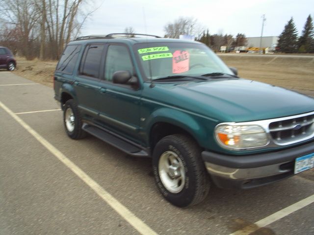 1998 Ford Explorer 4x4 Z71w/ Heated Leather, Trailer Towbose Sound