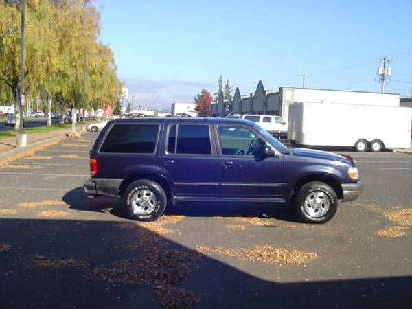 1999 Ford Explorer CE FWD 7-passen
