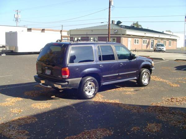 1999 Ford Explorer CE FWD 7-passen