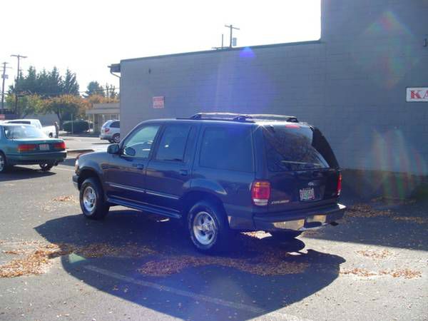 1999 Ford Explorer CE FWD 7-passen