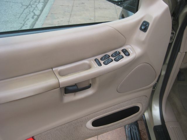 1999 Ford Explorer XLS