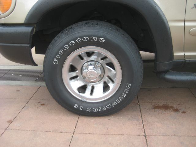 1999 Ford Explorer XLS