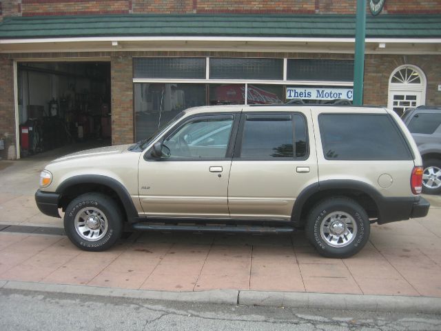 1999 Ford Explorer XLS
