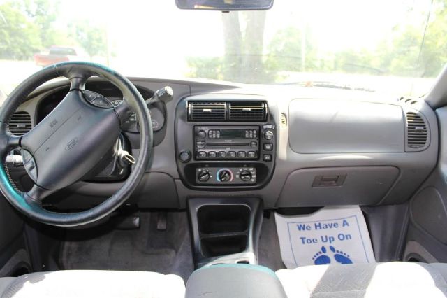 2000 Ford Explorer SL 4x4 Regular Cab
