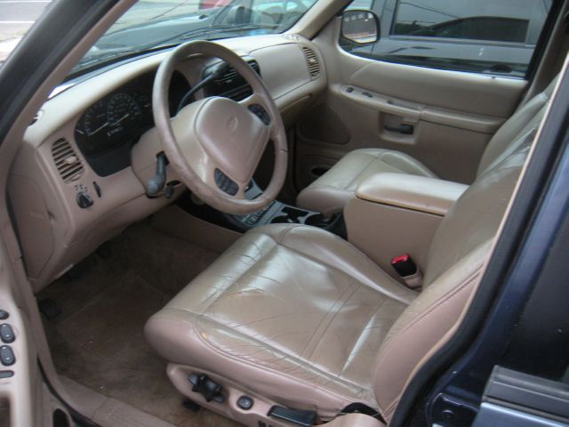 2000 Ford Explorer E320 - Extra Sharp