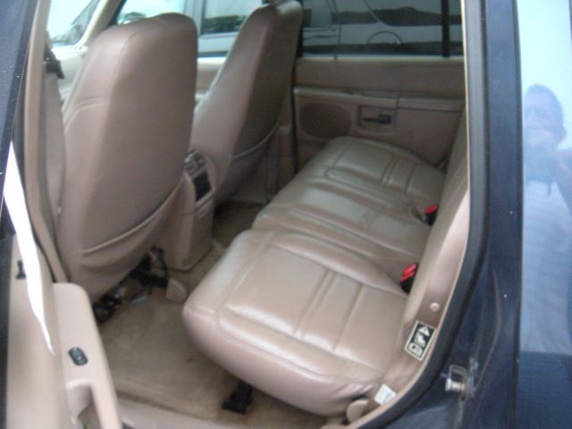 2000 Ford Explorer E320 - Extra Sharp