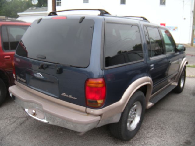 2000 Ford Explorer E320 - Extra Sharp