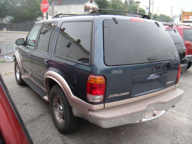 2000 Ford Explorer E320 - Extra Sharp