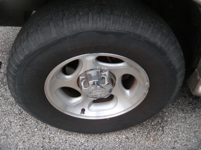 2000 Ford Explorer E320 - Extra Sharp