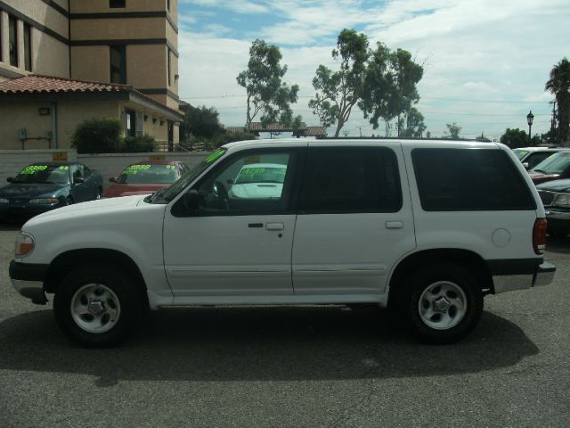2000 Ford Explorer SL 4x4 Regular Cab