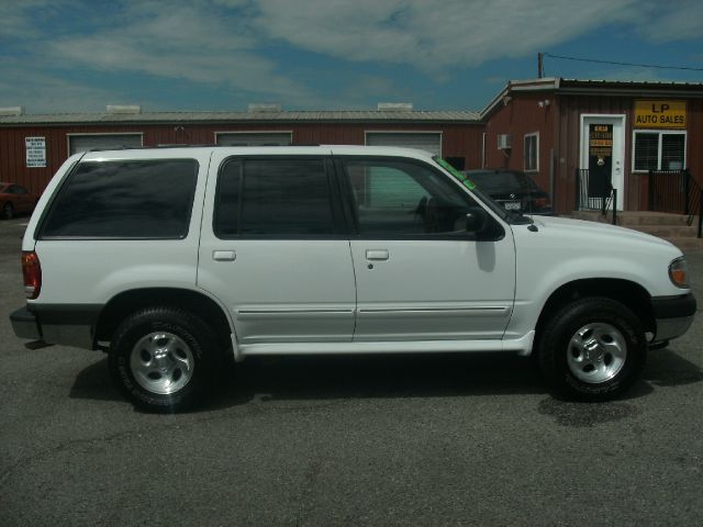 2000 Ford Explorer SL 4x4 Regular Cab