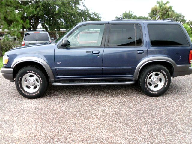 2000 Ford Explorer SL 4x4 Regular Cab
