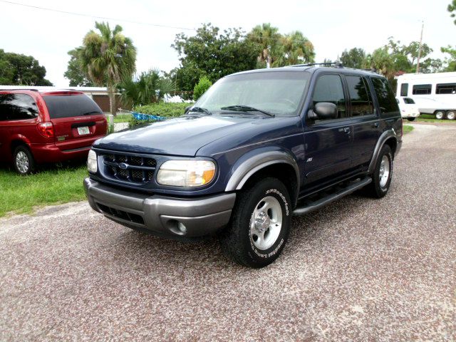 2000 Ford Explorer SL 4x4 Regular Cab