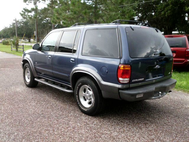 2000 Ford Explorer SL 4x4 Regular Cab