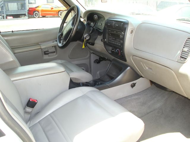 2000 Ford Explorer SL 4x4 Regular Cab