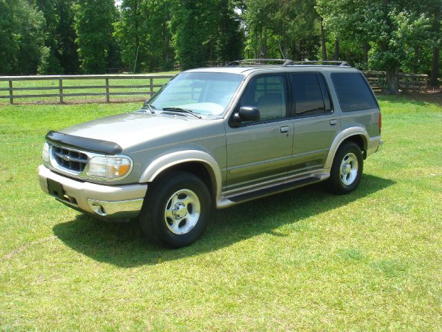 2000 Ford Explorer E320 - Extra Sharp