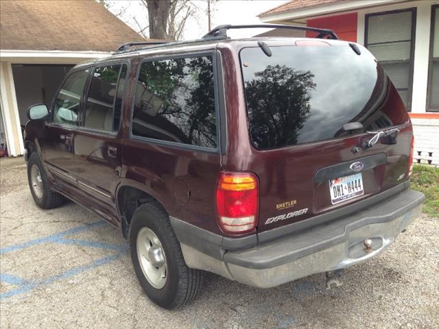 2000 Ford Explorer 2008 Subaru 5-passenger