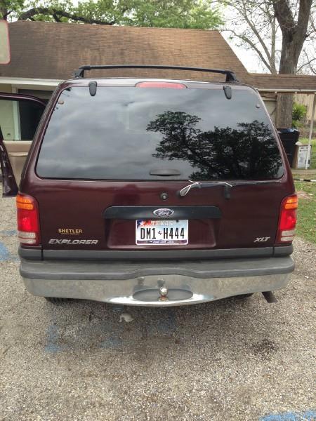 2000 Ford Explorer 2008 Subaru 5-passenger