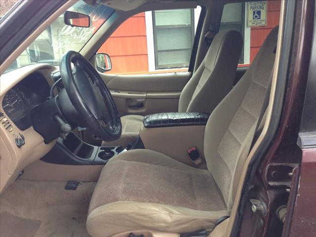 2000 Ford Explorer 2008 Subaru 5-passenger