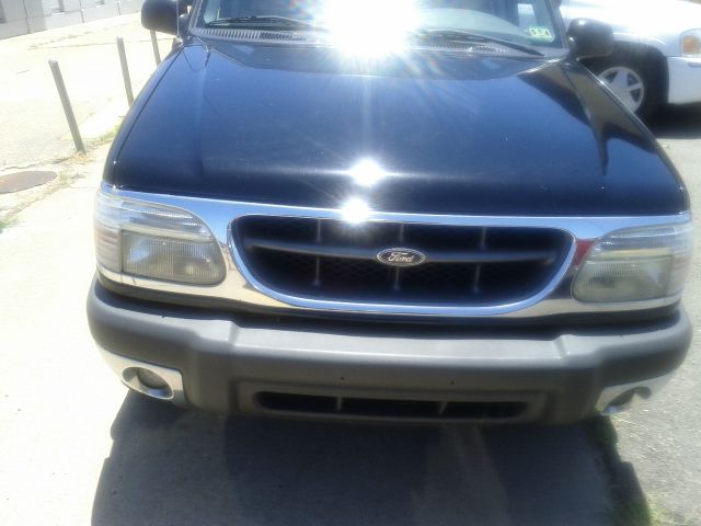 2000 Ford Explorer SL 4x4 Regular Cab