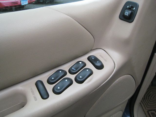 2000 Ford Explorer E320 - Extra Sharp