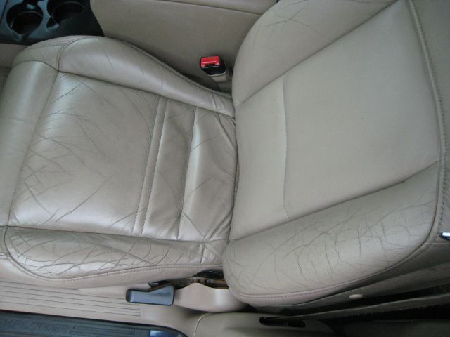 2000 Ford Explorer E320 - Extra Sharp