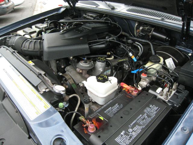 2000 Ford Explorer E320 - Extra Sharp