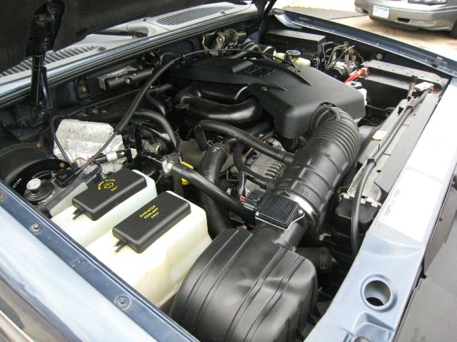 2000 Ford Explorer E320 - Extra Sharp