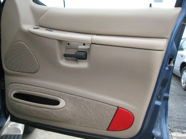 2000 Ford Explorer E320 - Extra Sharp