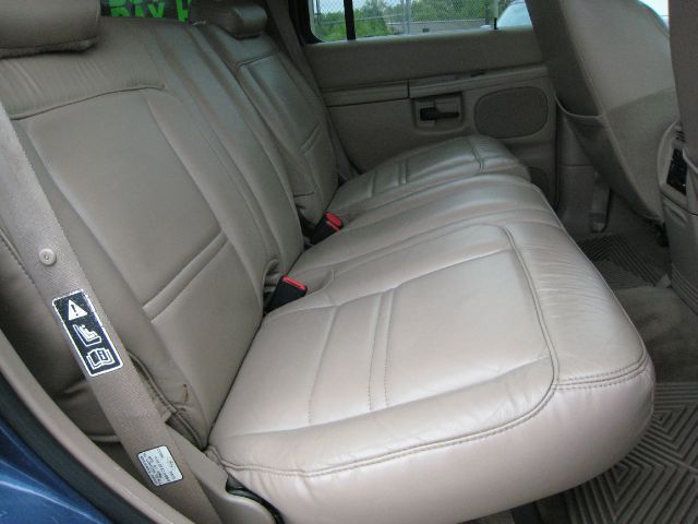 2000 Ford Explorer E320 - Extra Sharp