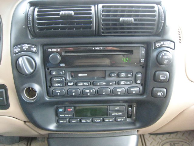 2000 Ford Explorer E320 - Extra Sharp