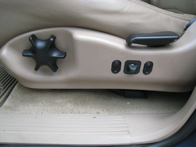 2000 Ford Explorer E320 - Extra Sharp