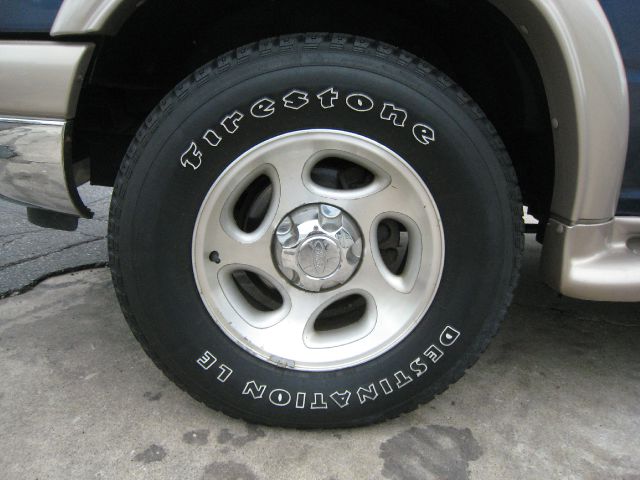 2000 Ford Explorer E320 - Extra Sharp