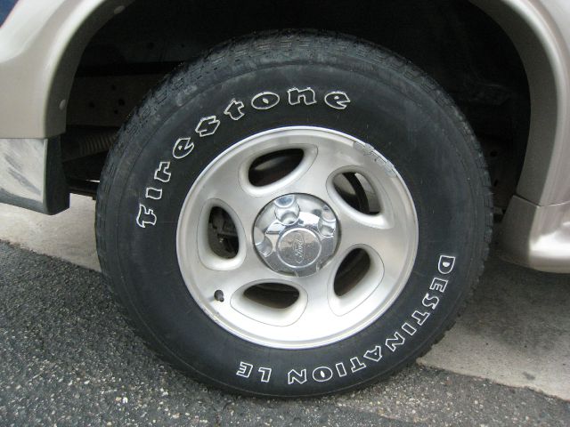 2000 Ford Explorer E320 - Extra Sharp