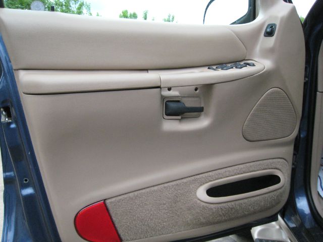 2000 Ford Explorer E320 - Extra Sharp