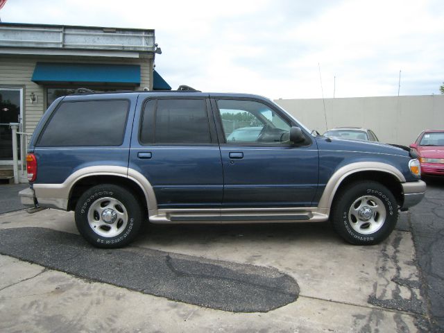 2000 Ford Explorer E320 - Extra Sharp