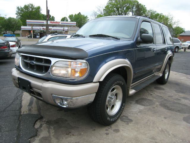 2000 Ford Explorer E320 - Extra Sharp