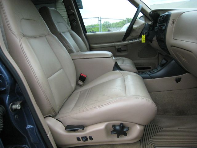 2000 Ford Explorer E320 - Extra Sharp
