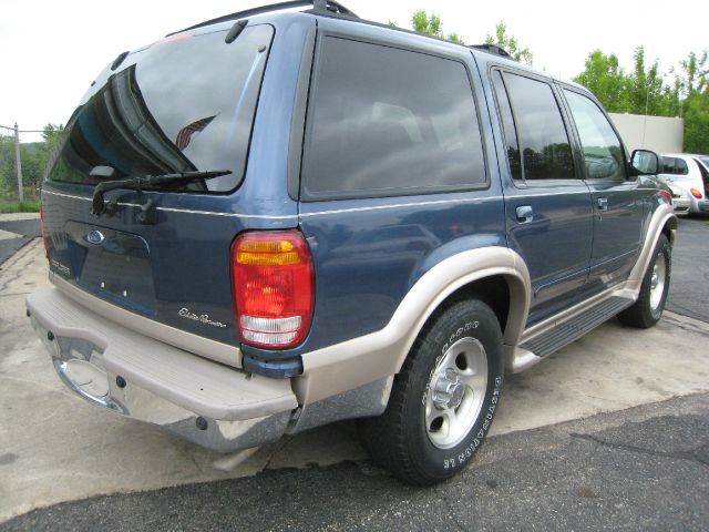2000 Ford Explorer E320 - Extra Sharp